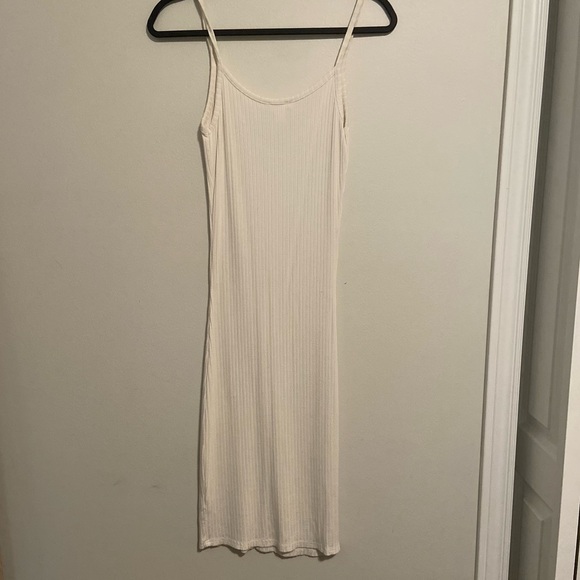 White ribbed dress with front slit midi length - Picture 4 of 4